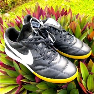Nike-The Premier II IC